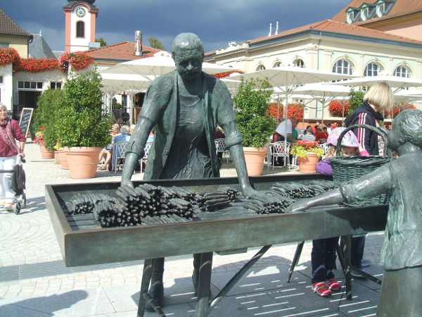 La statue du marchand d'asperges